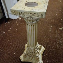 Roman esk pillers or stands