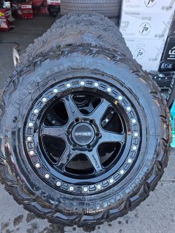 265/70R17 M/T & 17’ Impact Wheel