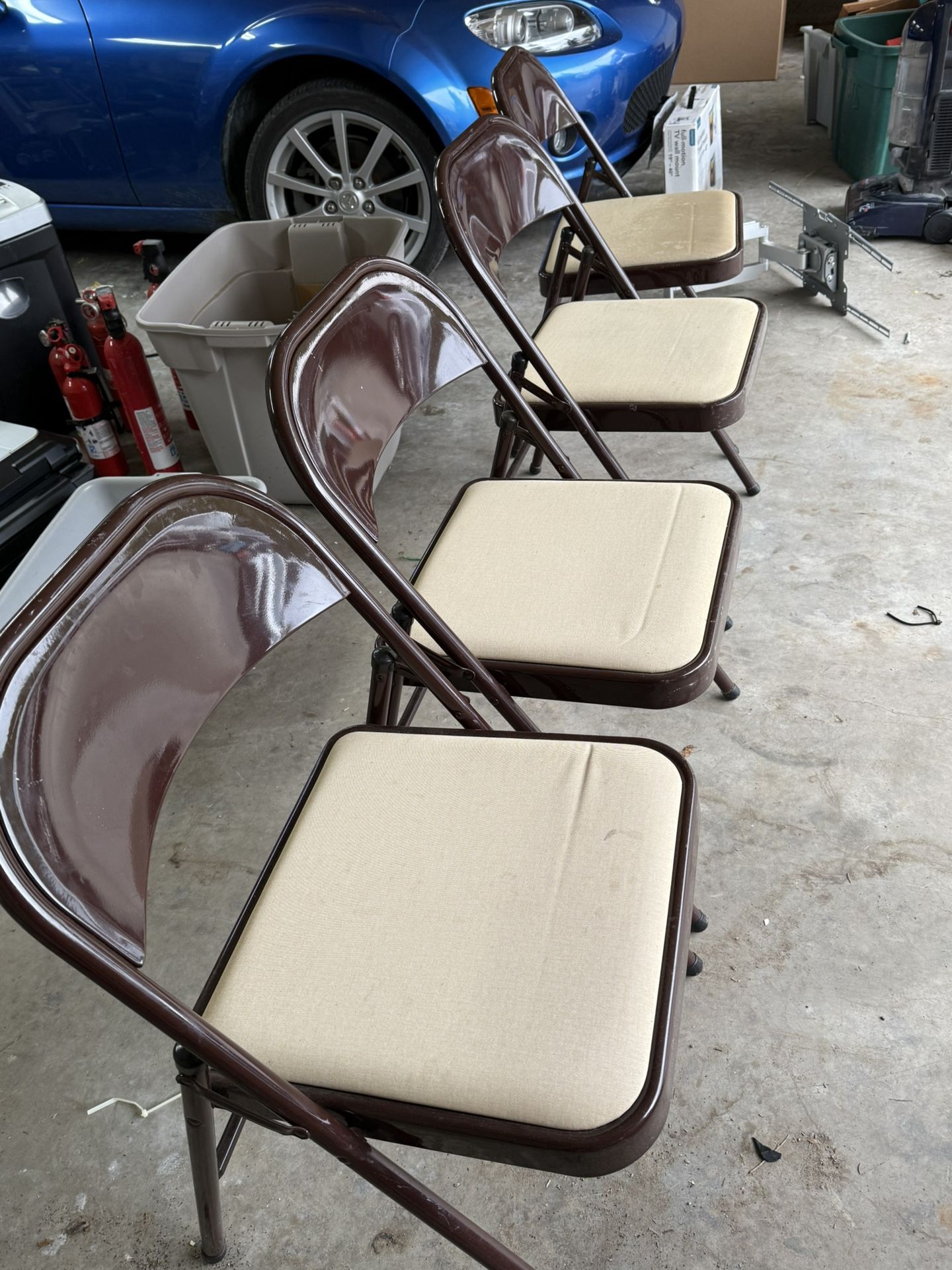 4 Folding Chairs