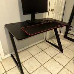 Gaming Desk/ Monitor
