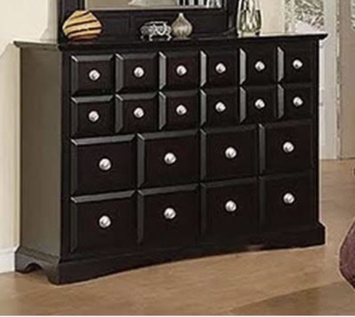 Must go TODAY! 4 Piece Dresser Set Used 