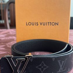 Louis Vuitton Black Leather LV Initiales Belt