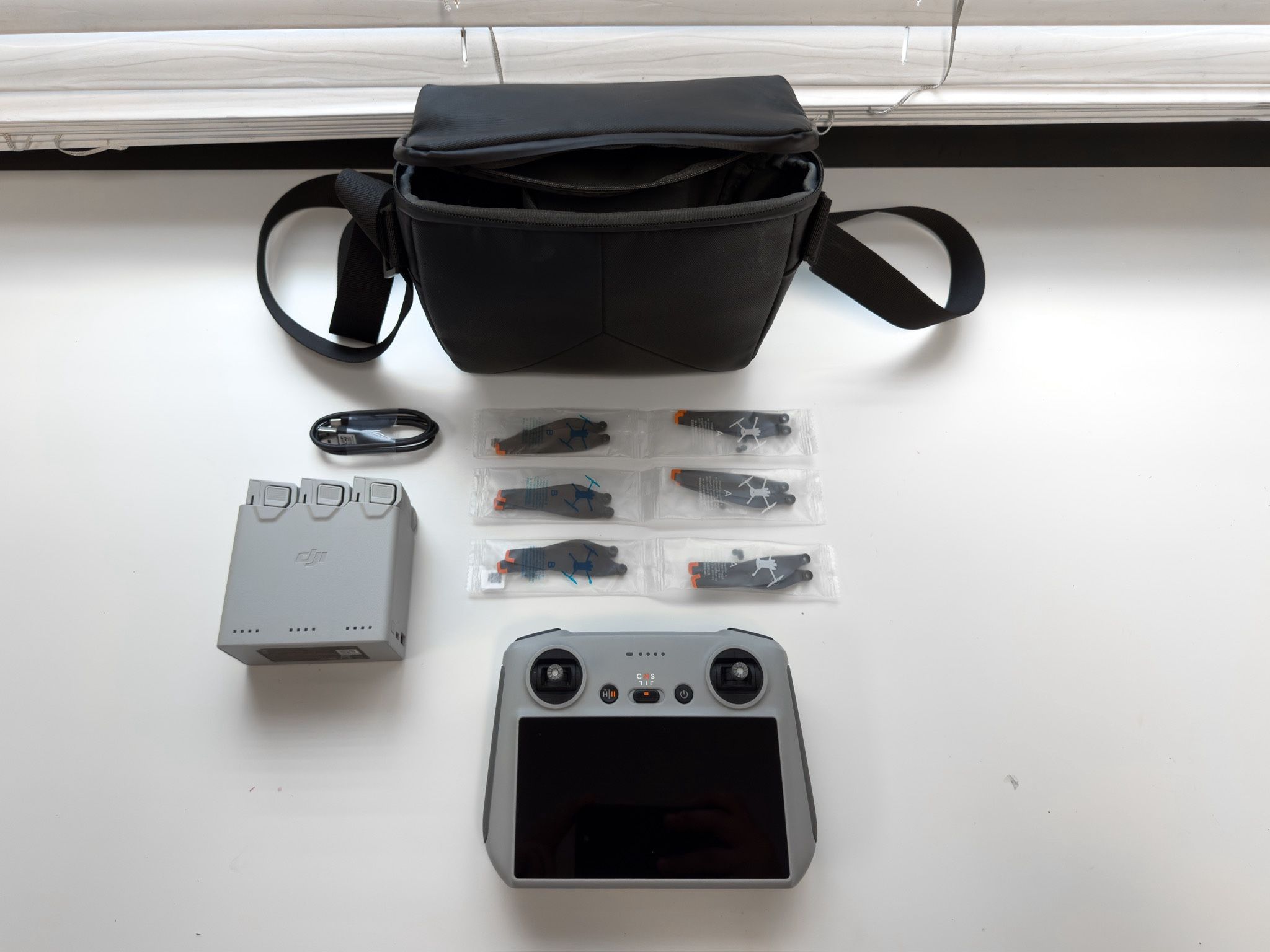 DJI Mini 3 Pro - DJI mini 4 Pro Controller and 3 Batteries with Multi Charger