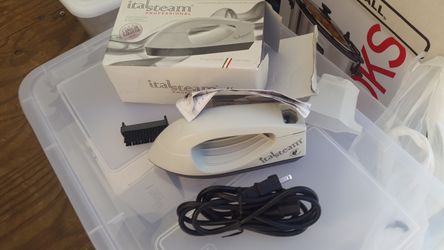 Hand held steamer