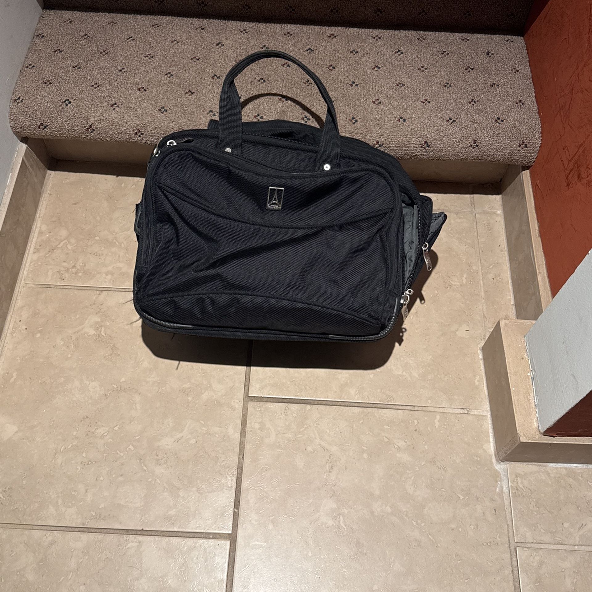 Travel pro pilot tote bag
