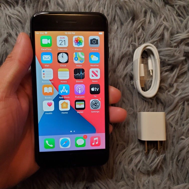 iPhone 7 - UNLOCKED - Like New