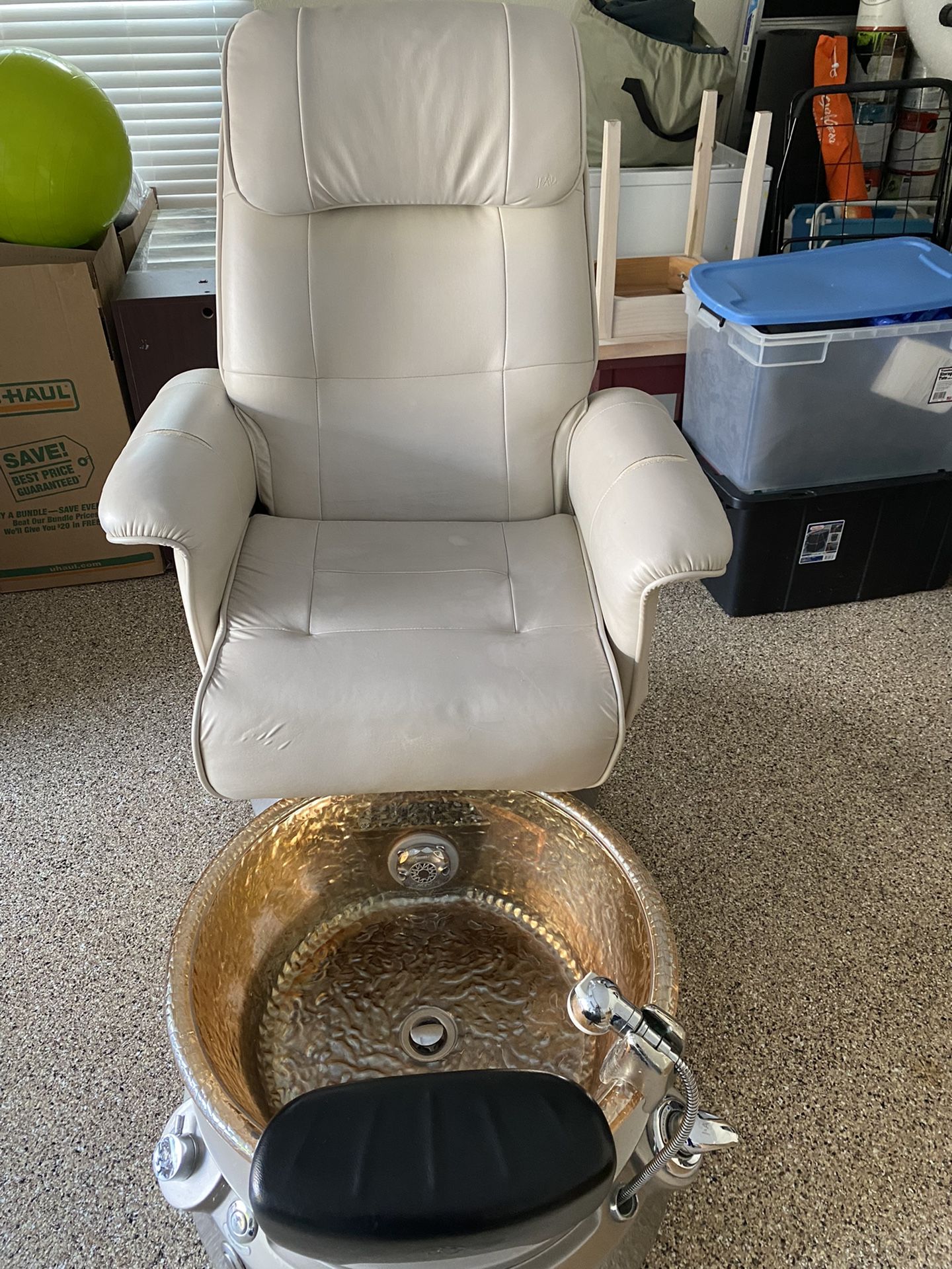 Use Pedicure Chair Works Perfectly , This Is $5000 Chair You Can Check Online 