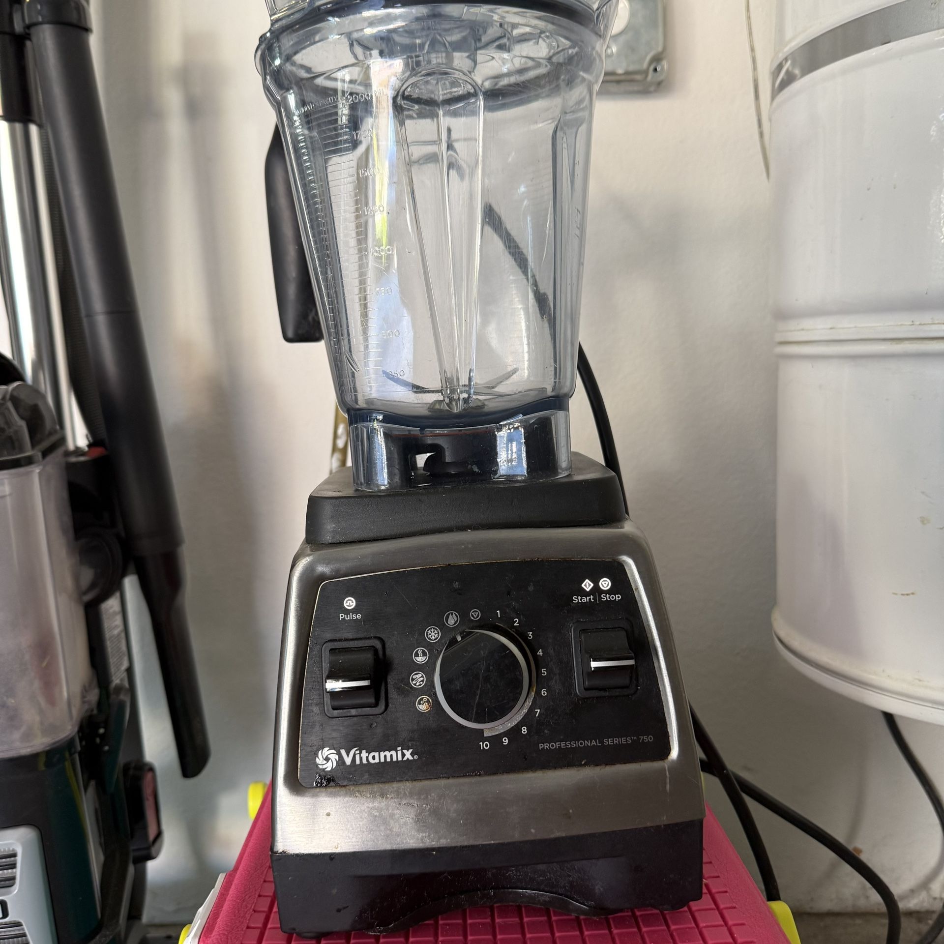 Vitamix Professional Series 750 Blender Mixer