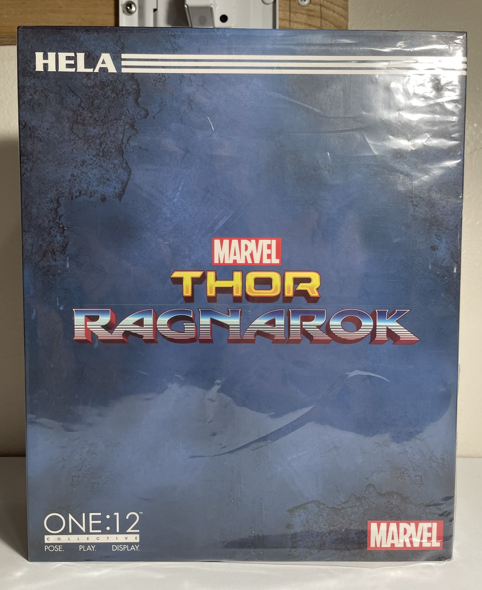 One: 12 Thor Ragnarok Hela Marvel Collective Figure Mezco Toyz Complete. 