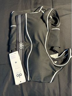 Alo Yoga black and white set Size M #yogawear #activewear #athleisure