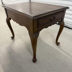 Queen Anne Style End Table (21 x 28)