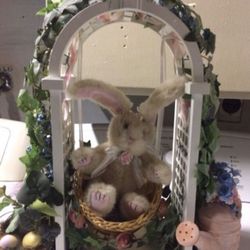 Easter Decoration. (New)