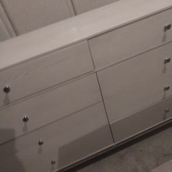 Universal Brand off white Dresser..2 nightstands..queen headboard