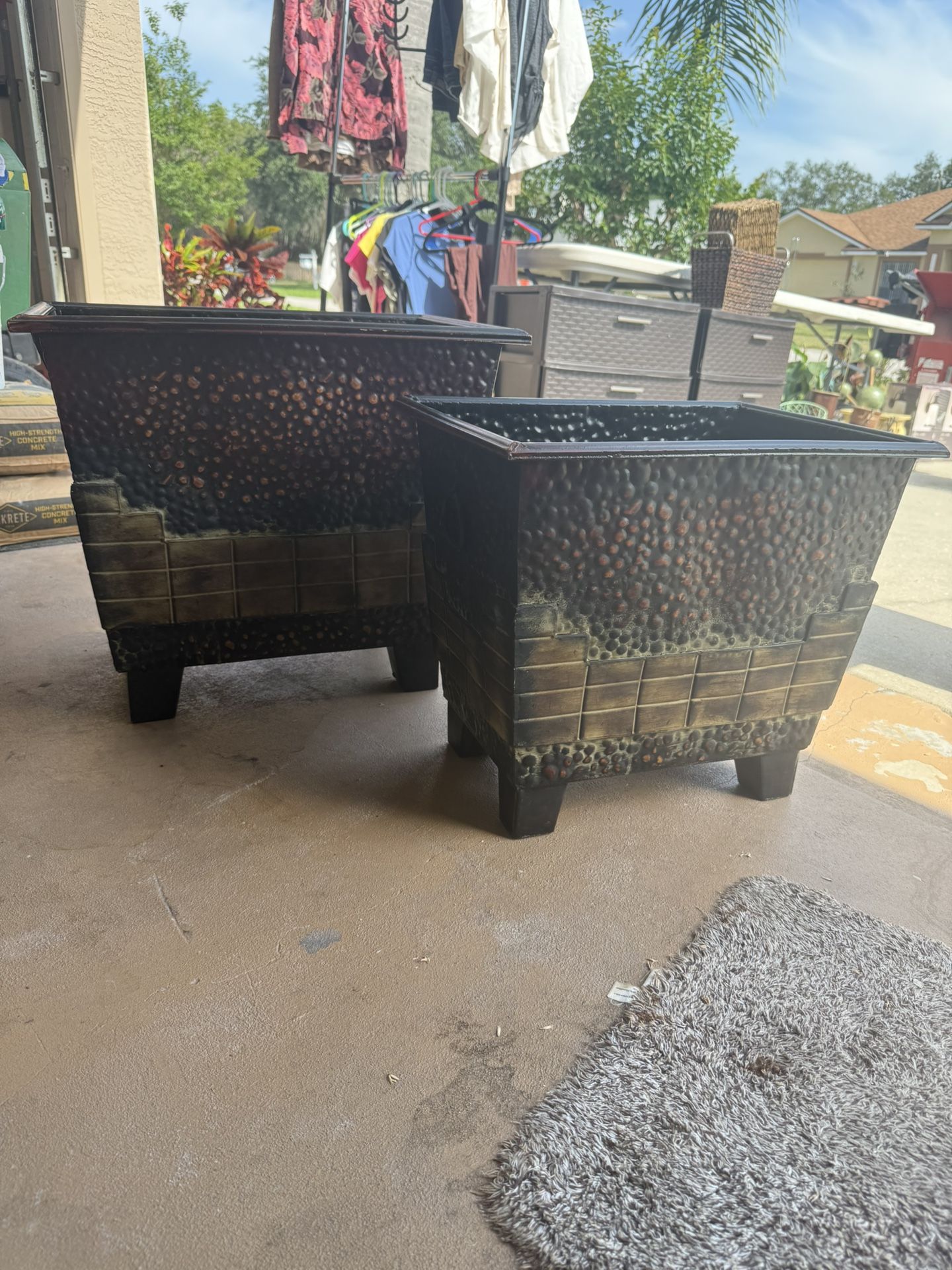 Nice Big Bins Perfect For Planting Or Blankets!