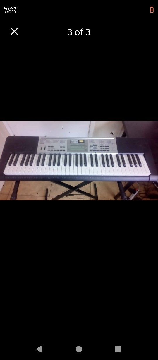 Casio LK-175 61 key Electric Keyboard, With Electronic Learn To Plwith Standay And Light Up Keys, Rhythm, Tone, Etc