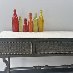 Quinnland Console Table 