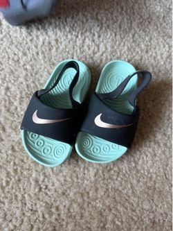 Kids Nike Sandals - Size 6C