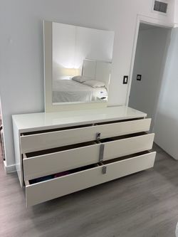White Gloss Queen Bedroom Set