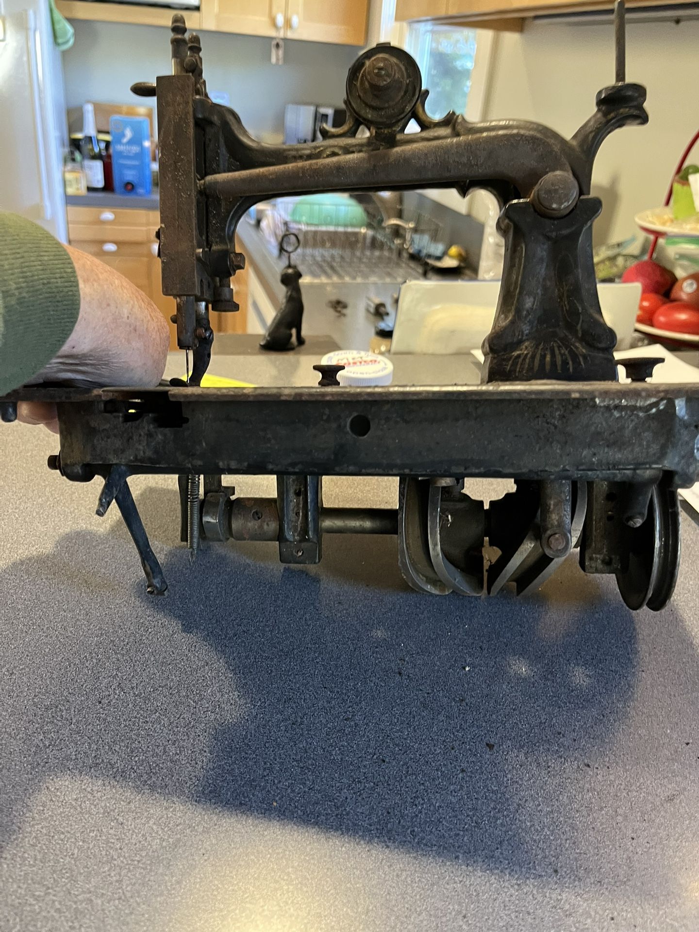 1800 Old Sewing Machine