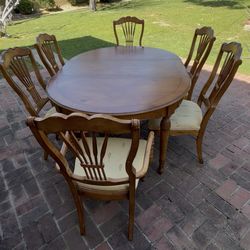 Beautiful Solid Wood classic Dining Set For 6