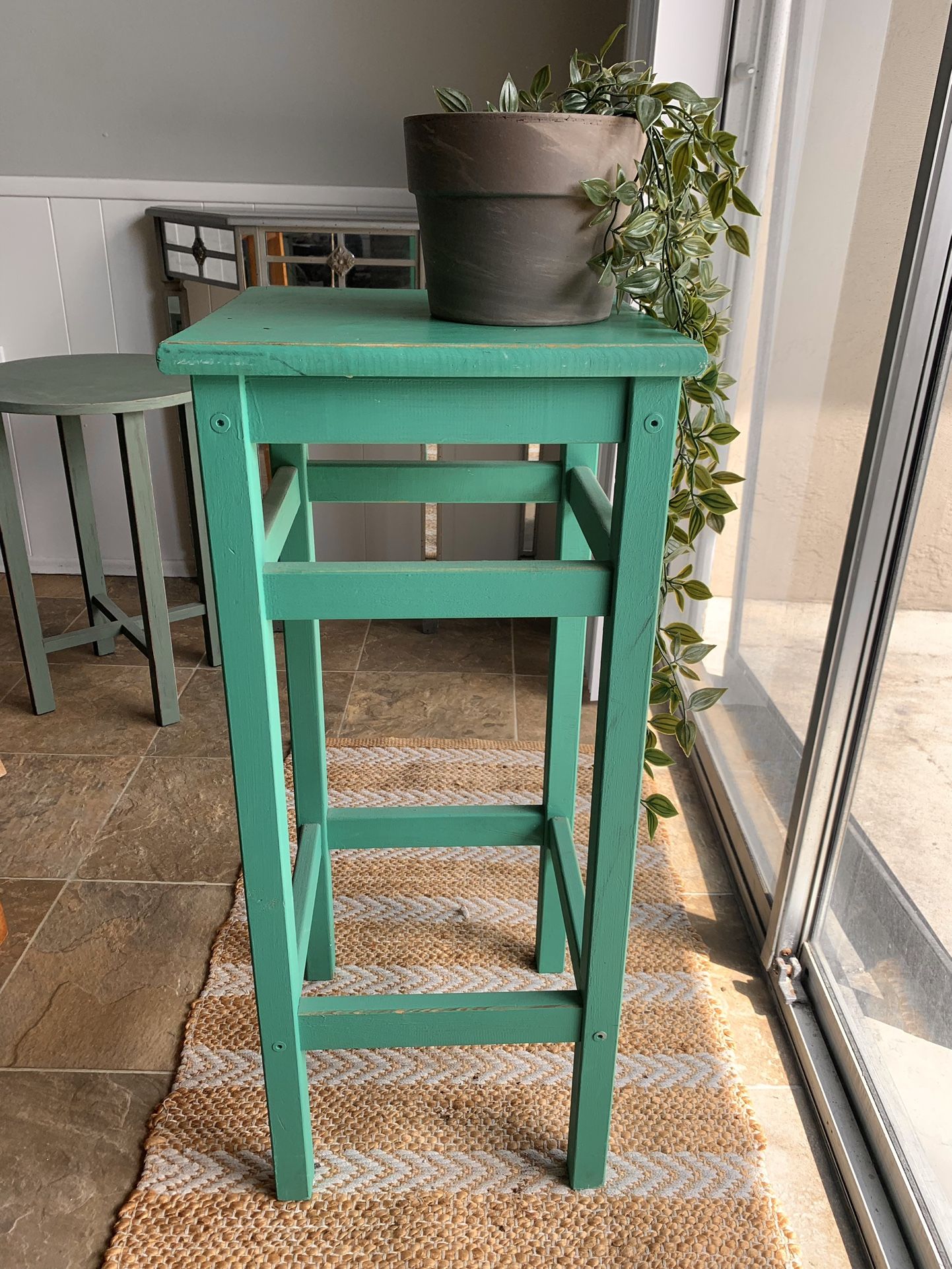 Pretty emerald green accent side table