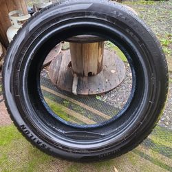 285/45R 22" Tires Like New off Denali Yukon