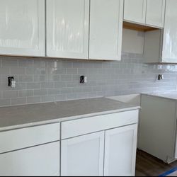 Tile  Pack. Size 3x6. Gray Gloss. Total 16.5 Sf