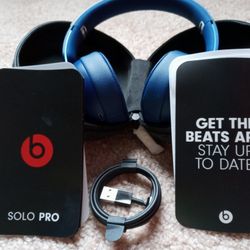 Solo Pro Wireless Head Phones Brand New