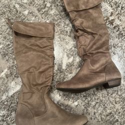 Women's Boots Size 8.5