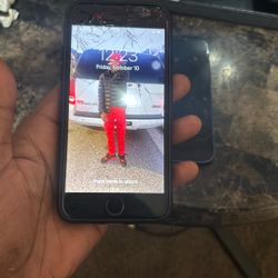iPhone 7 ( Needs a new screen )