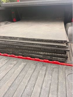 12 horse stall mats 4’x6’ x3/4”  in good condition they were used on a garage gym  selling 60 dollars each buy more than one pay 50 each firm pick up 