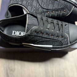 Dior b23