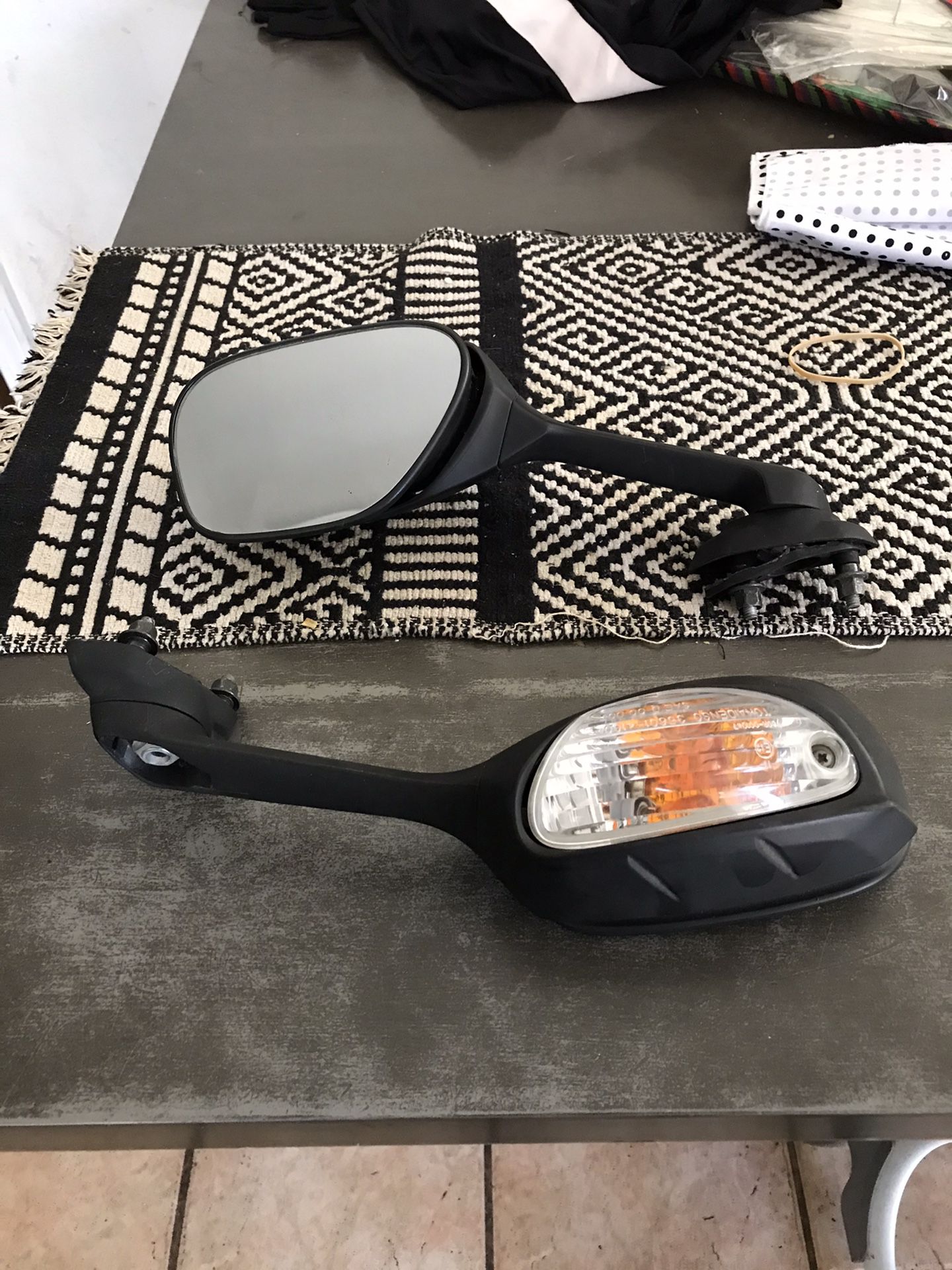 Suzuki gsxr OEM rearview mirror with signal light