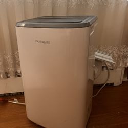 AC Frigidaire
