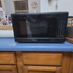 Midea Countertop Microwave 