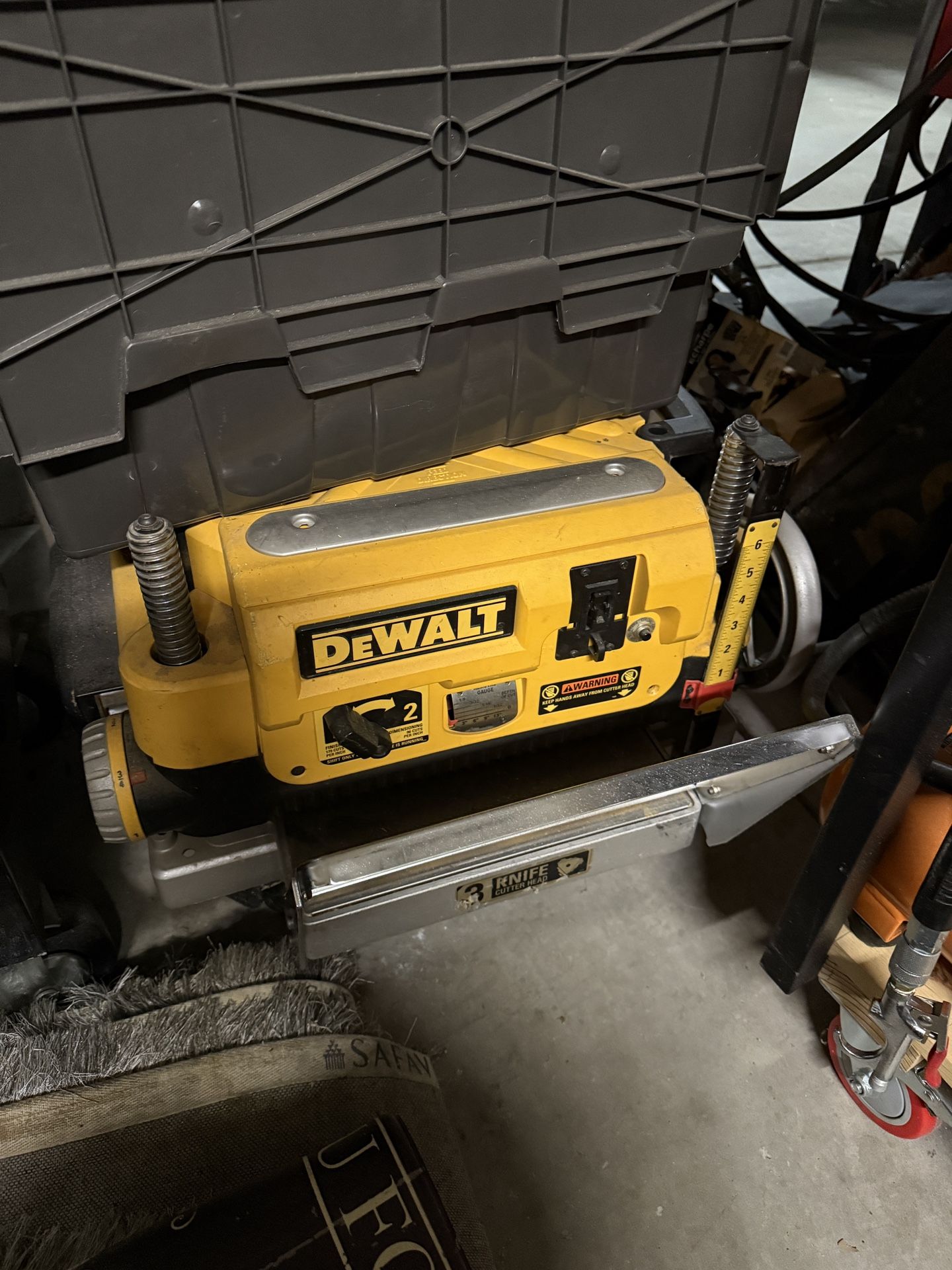 Dewalt Thickness Planer DW735