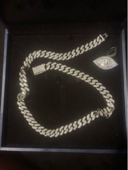 moissanite Cuban link (free eye pendant)