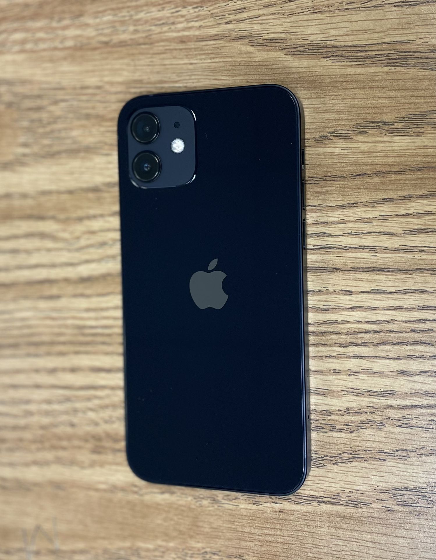 Black iPhone 12 - 64GB - (Unlocked)