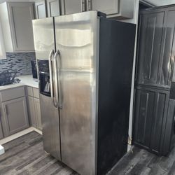 36" Whirlpool Stainless Steel Refrigerator 