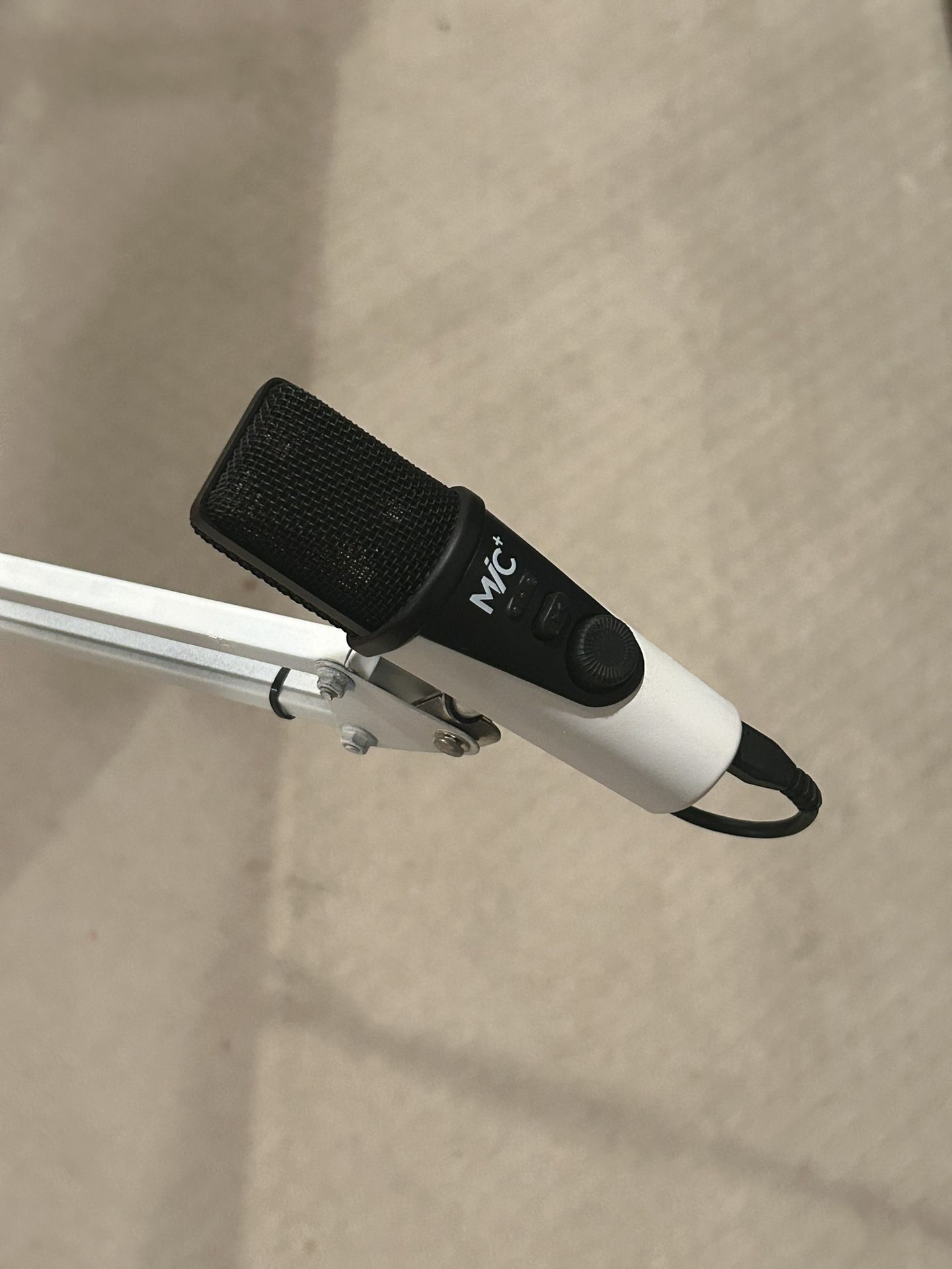 Apogee MiC Plus (w/ Mic Arm) ?