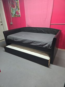 Black Daybed with Trundle