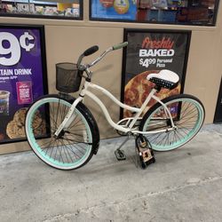 White Huffy Cruiser Bike W U Lock 