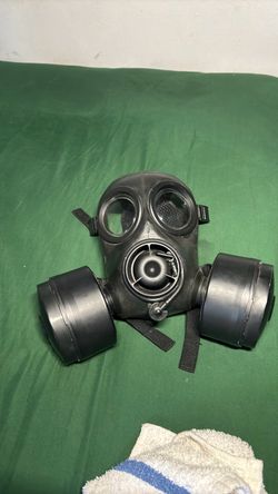 Model FM 12 gas mask