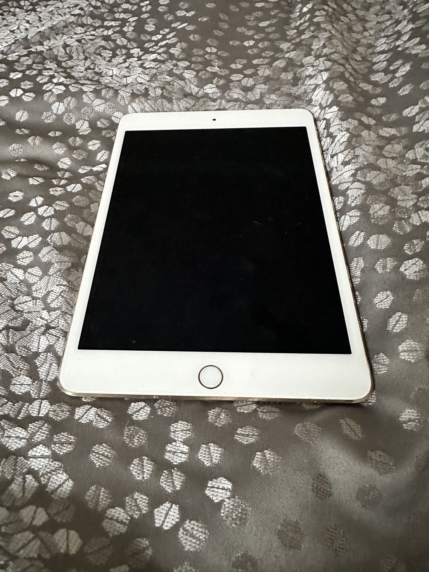iPad Mini 4- White/Rose Gold - 128GB 