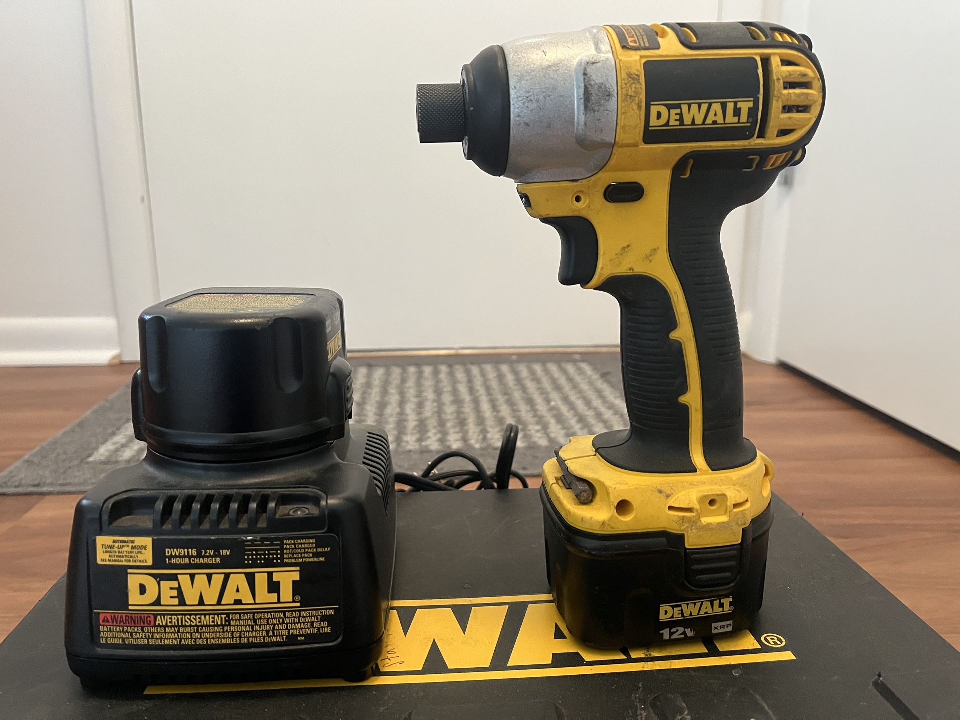 DeWalt 12v Impact Driver w/ charger