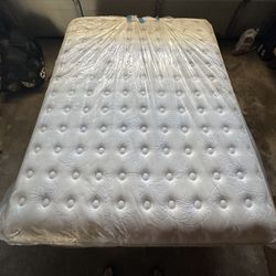 Queen Bed Set - Mattress, Box Spring & Bed Frame