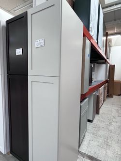 Pantry antique white 84”