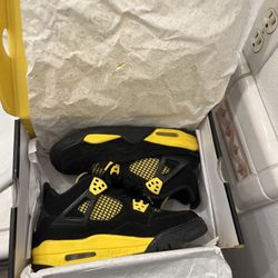 Jordan 4 Thunders 6y