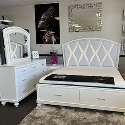 4PC White King Bedroom Set w/ LED Lights 