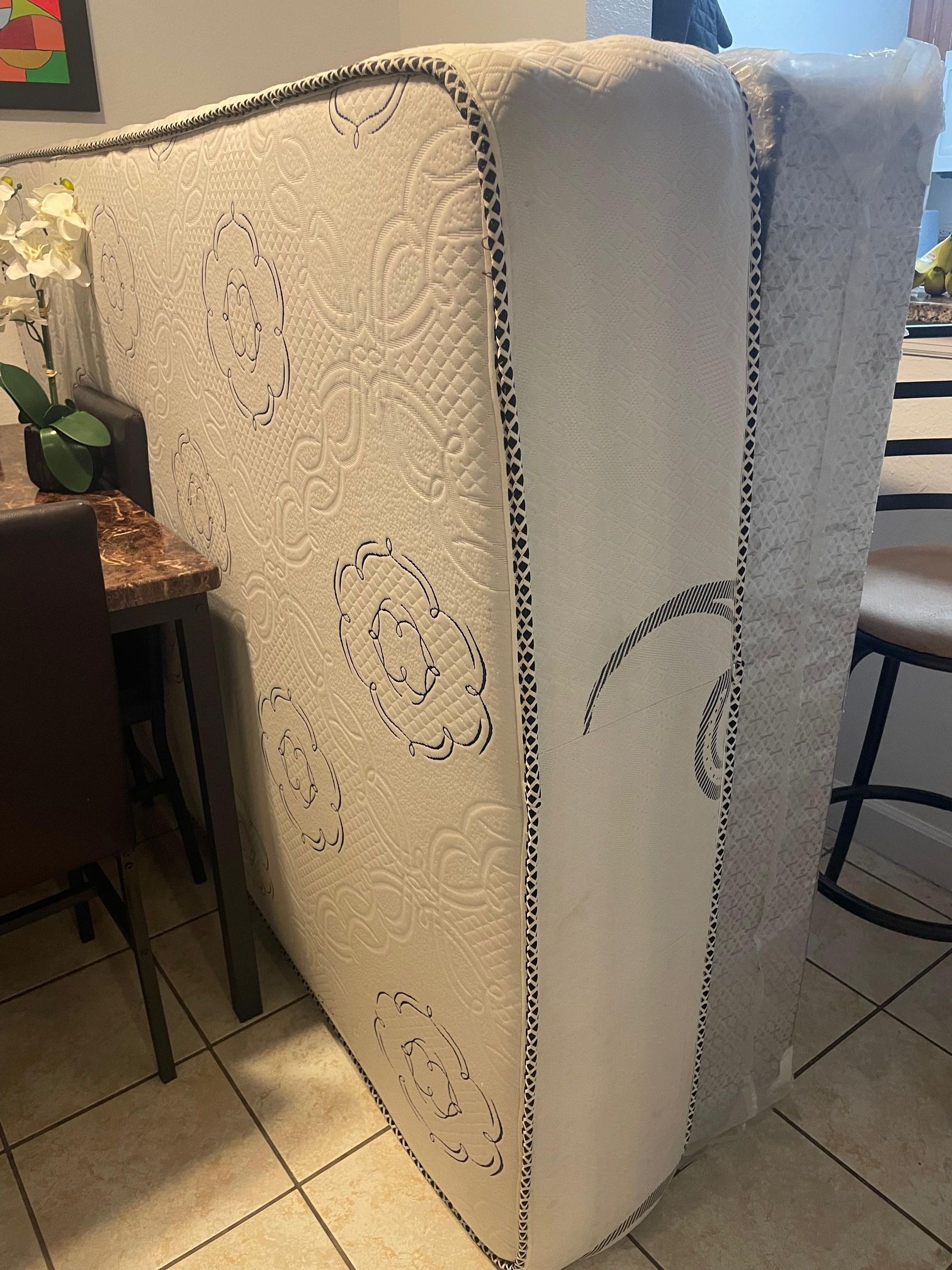 FREE!! Giving away a Full-size mattress with frame and base ✨